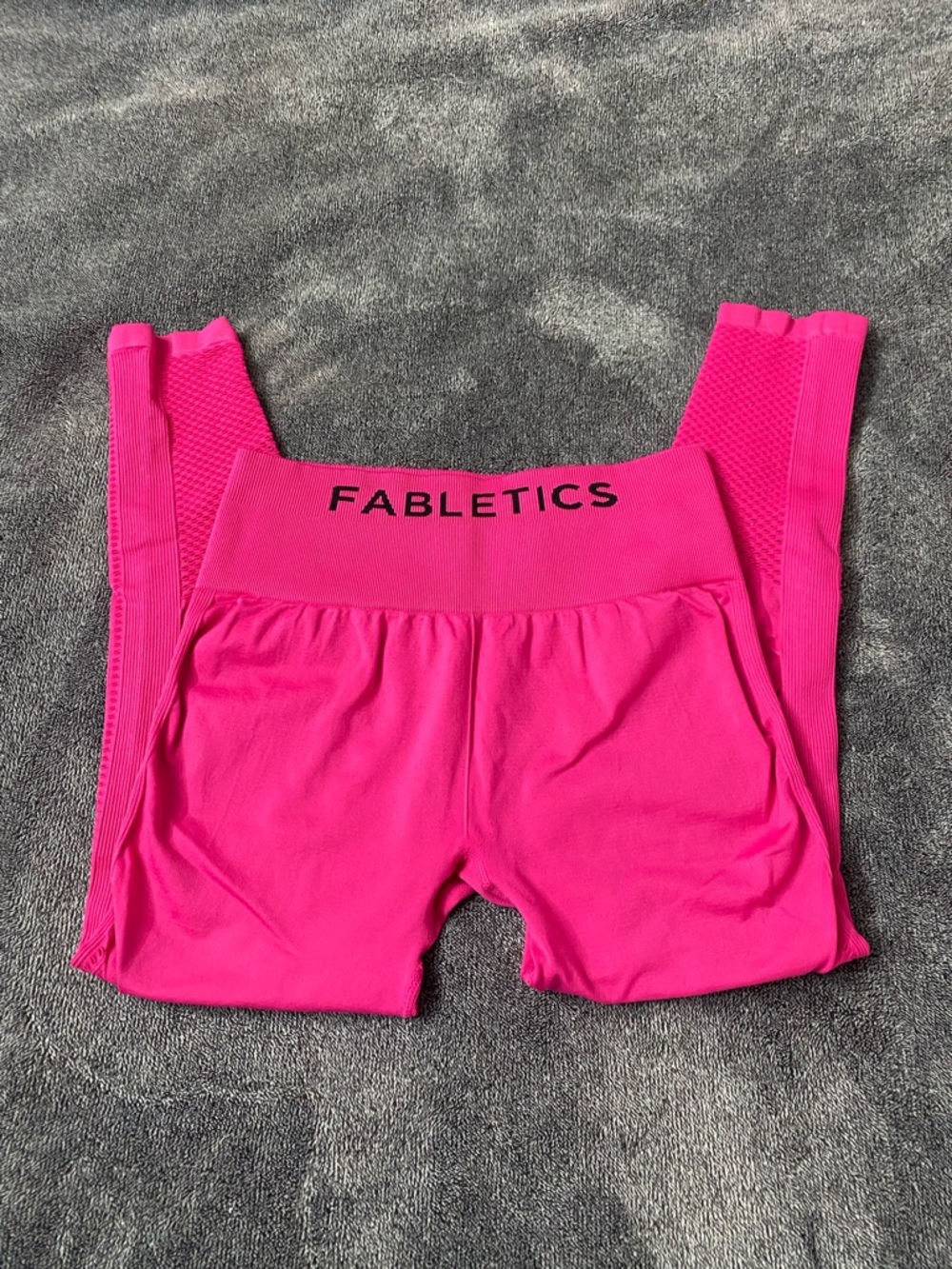 Fabletics Hot Pink Seamless High-Waisted Perforated Leggings Size S/M Like New - Picture 2 of 8